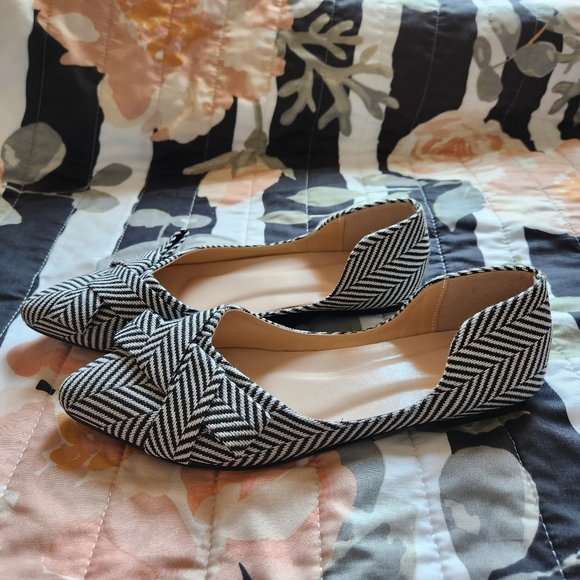 Black and cream Chevron flats (Size 7.5) - Picture 2 of 5